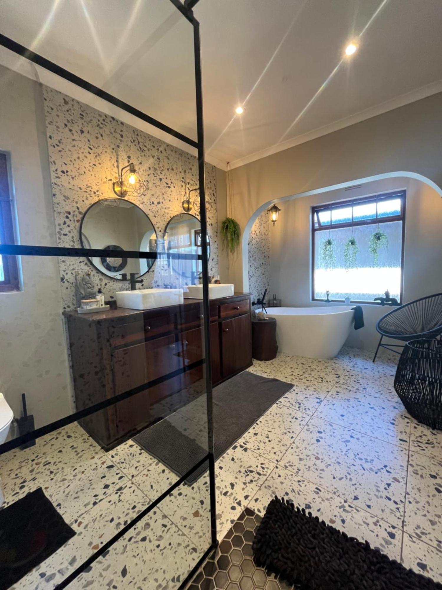 Dolphin Circle Bed And Breakfast Plettenberg Bay Ruang foto