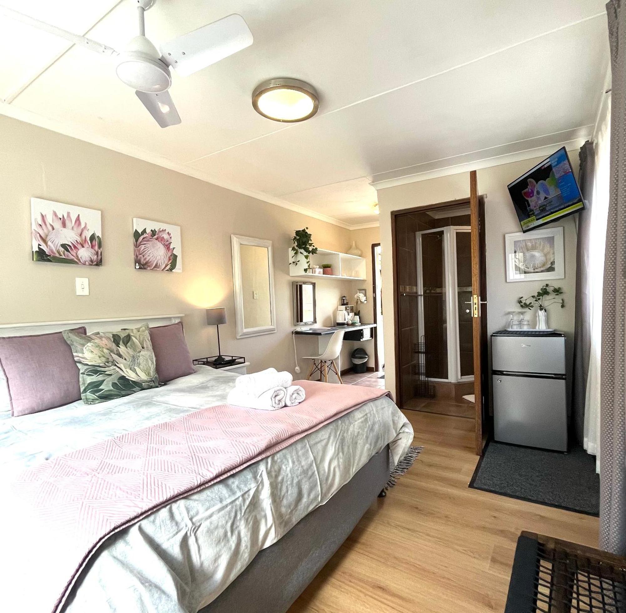 Dolphin Circle Bed And Breakfast Plettenberg Bay Ruang foto